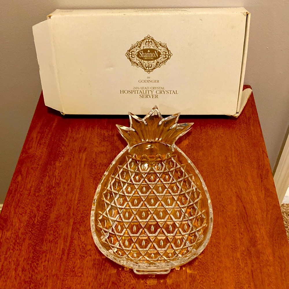 Shannon crystal hospitality dish, pineapple shape